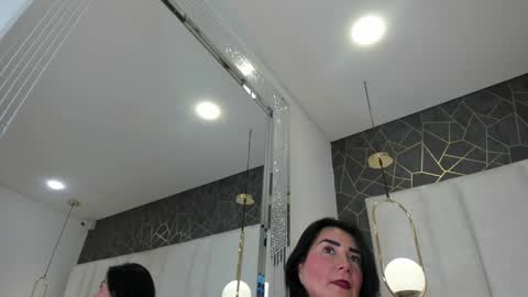 im annie   online show from February 4, 2026, 2:12 pm