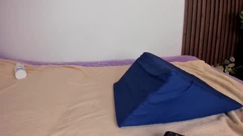 Annie Roberts online show from December 26, 2024, 11:13 pm