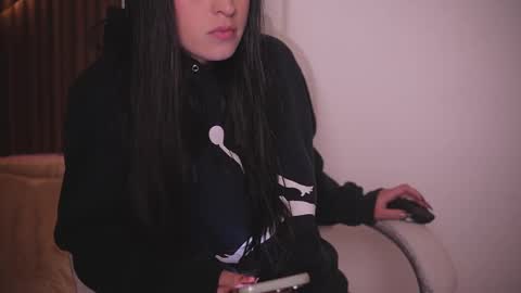 Annie Roberts online show from September 10, 2025, 9:04 pm