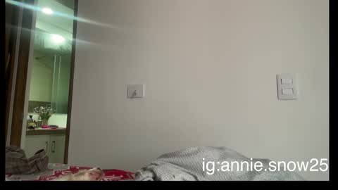 JEANNE no olvides seguirme dont forget follow me  uu online show from February 13, 2025, 5:22 pm