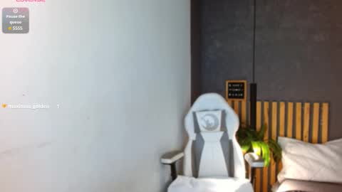 Annie Volker online show from December 23, 2025, 4:21 am