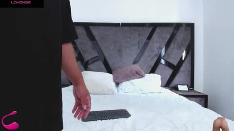 Annie and Stefan online show from October 16, 2025, 1:45 pm