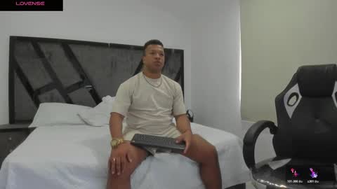 Annie and Stefan online show from October 25, 2025, 12:45 pm