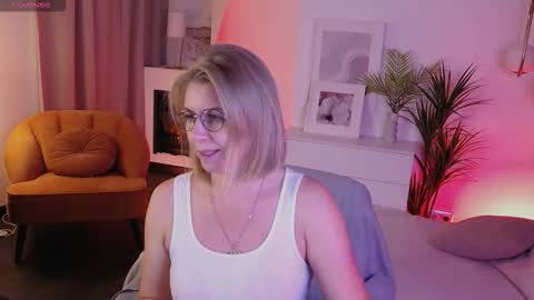 Annie online show from October 15, 2025, 1:44 pm