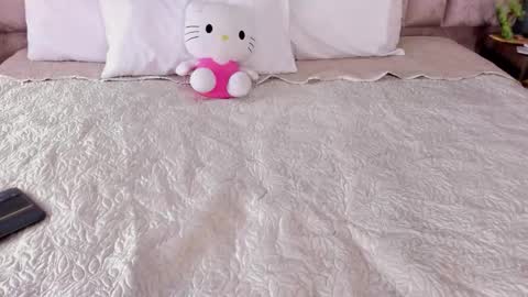 Annie online show from November 1, 2025, 12:51 pm