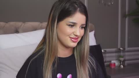 AnnieStyles online show from January 8, 2025, 10:37 am