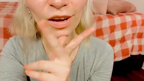 annietinky online show from September 18, 2025, 2:35 am