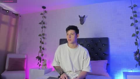 Annie  Alex online show from December 3, 2024, 12:49 pm