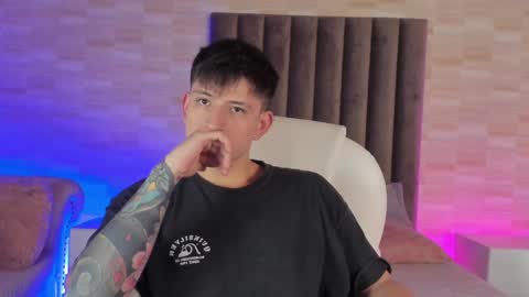 Annie  Alex online show from December 31, 2024, 1:08 pm