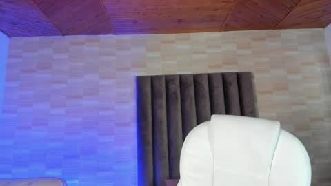 Annie  Alex online show from January 5, 2025, 12:53 pm