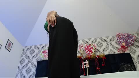 Anniieleonhart online show from January 7, 2025, 7:49 pm