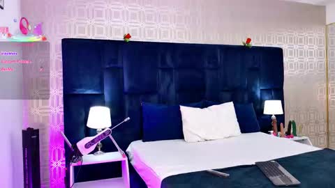 Anniieleonhart online show from September 15, 2025, 7:58 pm