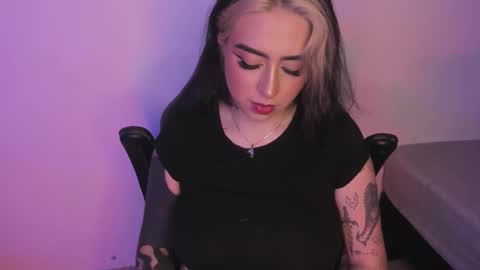 Annika online show from November 13, 2025, 4:11 am