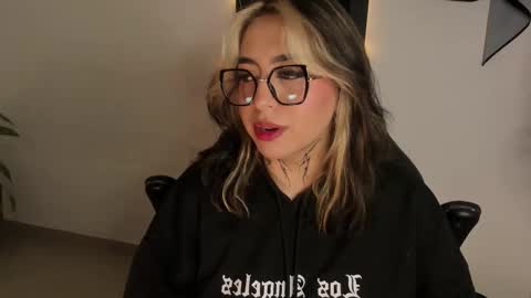 Snapshot of annikamerliahh_ chatting on February 1, 2026, 10:19 pm Annika online show from February 1, 2026, 10:19 pm