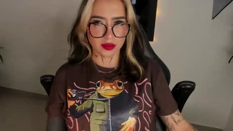 Snapshot of annikamerliahh_ chatting on February 3, 2026, 1:38 pm Annika online show from February 3, 2026, 1:38 pm