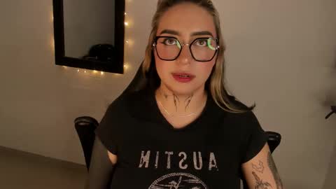 Snapshot of annikamerliahh_ chatting on February 20, 2026, 1:33 pm Annika online show from February 20, 2026, 1:33 pm