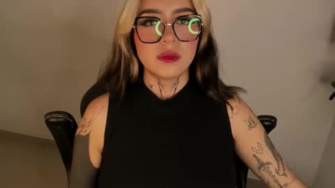 Snapshot of annikamerliahh_ chatting on February 25, 2026, 2:16 pm Annika online show from February 25, 2026, 2:16 pm