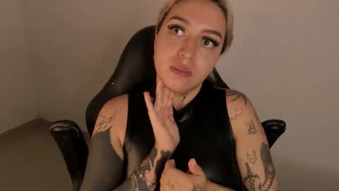 Snapshot of annikamerliahh_ chatting on March 1, 2026, 12:40 pm Annika online show from March 1, 2026, 12:40 pm