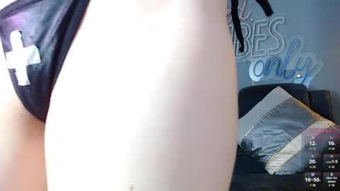 anny_loves online show from May 27, 2026, 4:37 pm