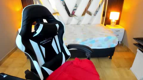 anny online show from November 28, 2025, 12:08 pm