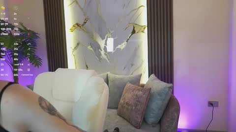 Ana online show from September 12, 2025, 11:43 am