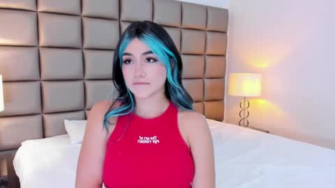 Snapshot of annyhizzle chatting on January 22, 2025, 9:32 pm online show from January 22, 2025, 9:32 pm