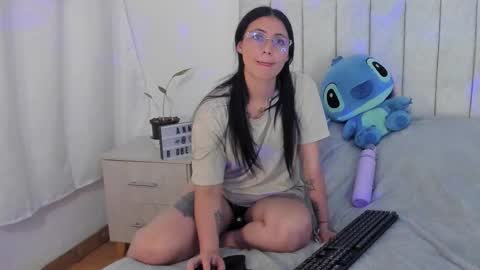 Anny online show from December 16, 2025, 11:43 pm