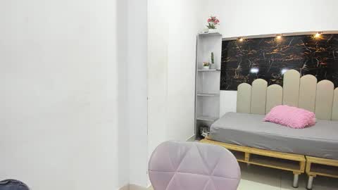 Anny online show from October 15, 2025, 7:58 pm