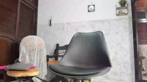 Snapshot of annyrouse222 chatting on October 17, 2025, 4:31 pm dani online show from October 17, 2025, 4:31 pm