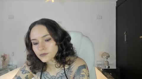 AnnyT online show from February 16, 2026, 10:39 pm