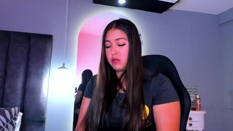 Snapshot of annyy_johnson chatting on January 18, 2026, 3:21 am Anny online show from January 18, 2026, 3:21 am