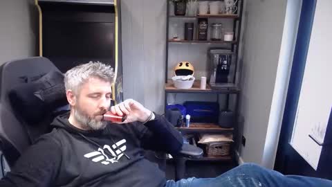 anonymousblokeuk online show from December 17, 2024, 11:49 am