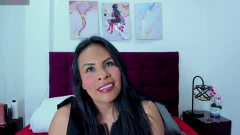 Snapshot of anthonelaa__ chatting on November 18, 2025, 8:02 pm Anthonelaa online show from November 18, 2025, 8:02 pm