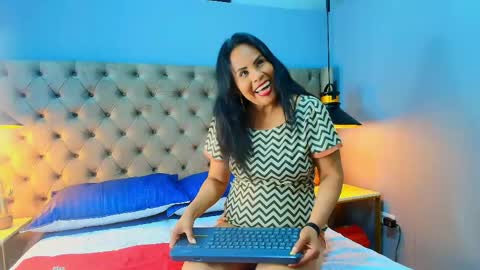 Snapshot of anthonelaa__ chatting on April 25, 2026, 8:17 pm Anthonelaa online show from April 25, 2026, 8:17 pm