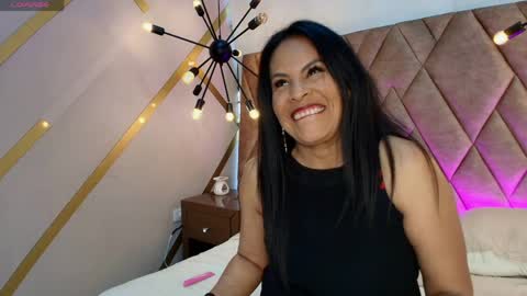 Snapshot of anthonelaa__ chatting on May 8, 2026, 8:58 pm Anthonelaa online show from May 8, 2026, 8:58 pm