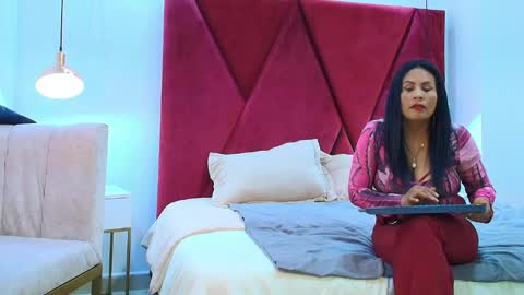 Snapshot of anthonelaa__ chatting on June 1, 2026, 7:37 pm Anthonelaa online show from June 1, 2026, 7:37 pm