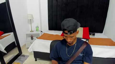 Snapshot of anthoy_wayans chatting on December 8, 2024, 10:14 pm       online show from December 8, 2024, 10:14 pm