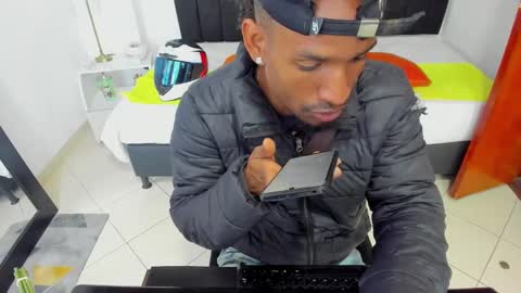 Snapshot of anthoy_wayans chatting on February 6, 2025, 1:05 am       online show from February 6, 2025, 1:05 am