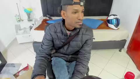 Snapshot of anthoy_wayans chatting on February 11, 2025, 12:17 am       online show from February 11, 2025, 12:17 am