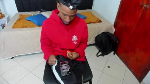 Snapshot of anthoy_wayans chatting on February 19, 2025, 12:03 am       online show from February 19, 2025, 12:03 am