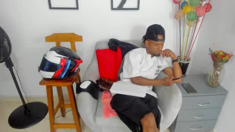 Snapshot of anthoy_wayans chatting on October 8, 2025, 1:47 am       online show from October 8, 2025, 1:47 am