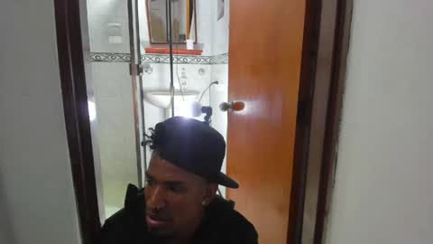 Snapshot of anthoy_wayans chatting on June 1, 2026, 12:34 am online show from June 1, 2026, 12:34 am