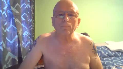 Snapshot of antmatt2025 chatting on October 14, 2025, 7:31 am antmatt2025 online show from October 14, 2025, 7:31 am