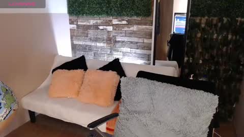 antolyh_c online show from February 19, 2025, 1:28 pm