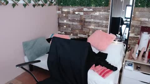 antolyh_c online show from March 4, 2025, 6:39 pm