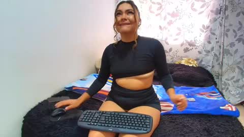 ANTONELLA WILLIAM  INDEPENDIENTE online show from January 17, 2025, 3:00 pm