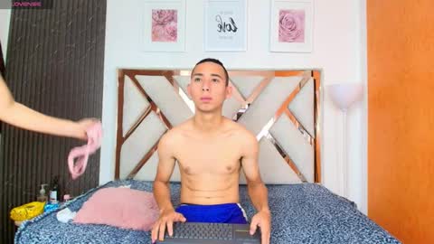 antonella_and_thiago_ online show from December 19, 2025, 12:34 pm