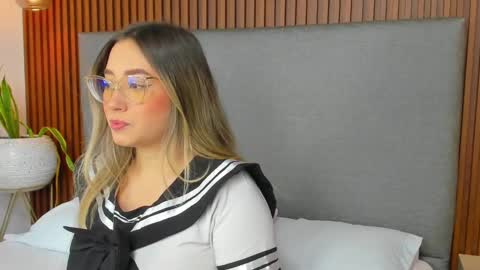 A N T O N E L L A  online show from January 7, 2025, 11:58 am