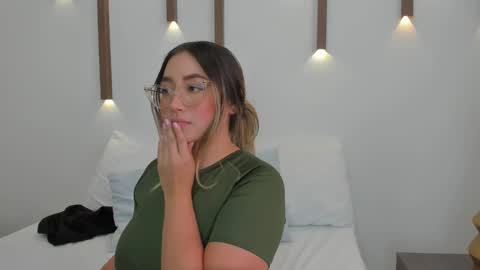 A N T O N E L L A  online show from January 21, 2025, 2:59 pm