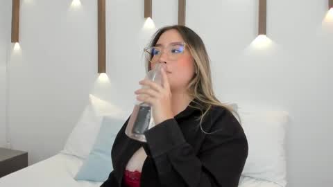 A N T O N E L L A  online show from January 23, 2025, 3:11 pm